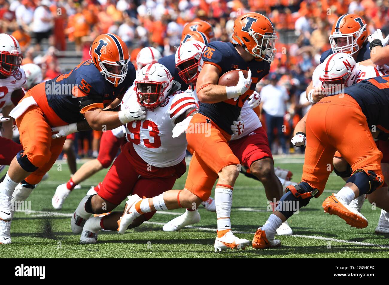 28. August 2021: Illinois Fighting Illini läuft zurück Mike Epstein (26) in Aktion während des NCAA-Fußballspiels zwischen Illinois Fighting Illini und Nebraska Cornhuskers im Memorial Stadium in Champaign, Illinois. Dean Reid/CSM. Stockfoto