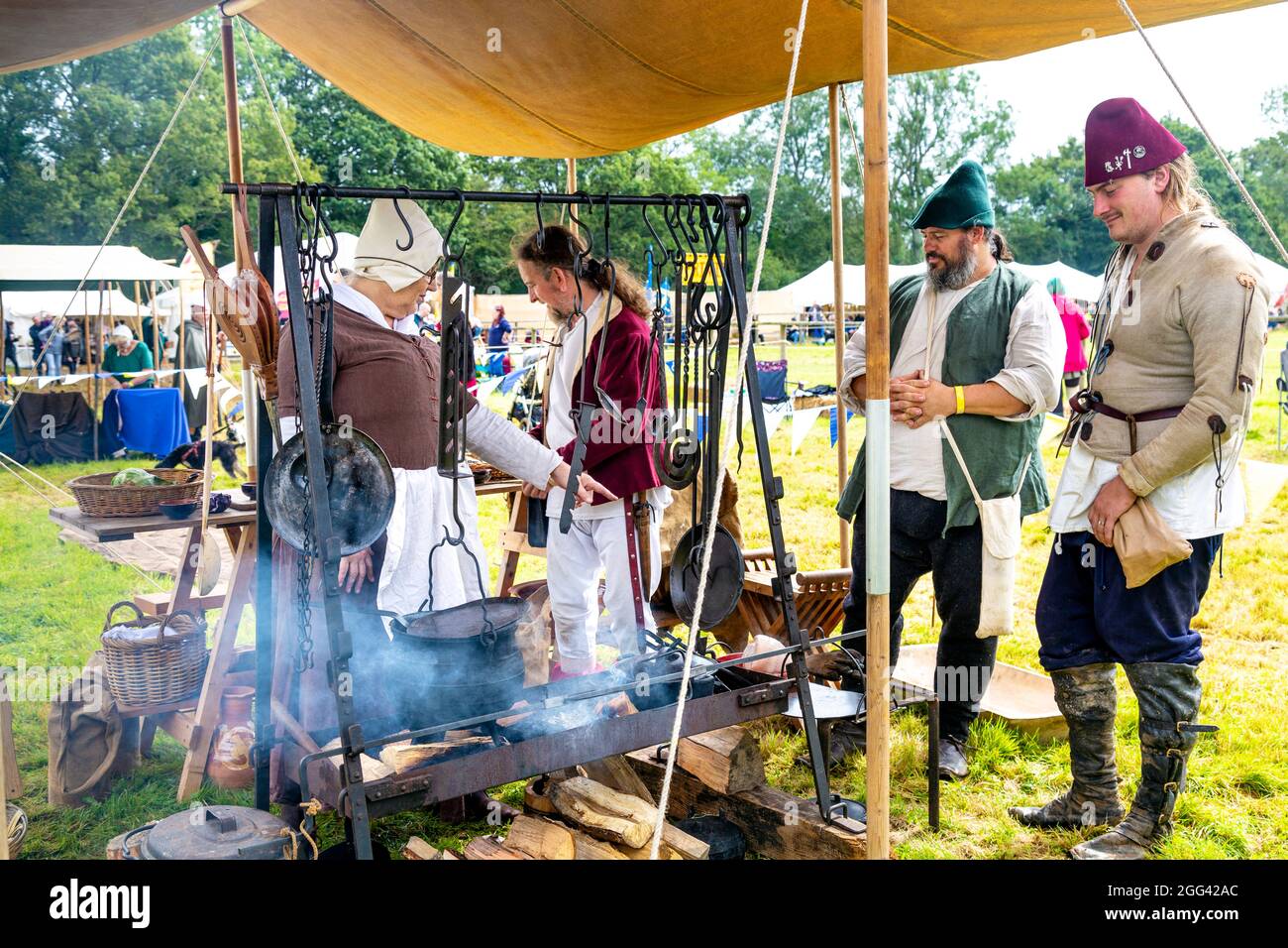 8. August 2021 - Küche im mittelalterlichen Stil (Jane’s Medieval Kitchen) beim Medieval Festival Loxwood Joust, West Sussex, England, Großbritannien Stockfoto