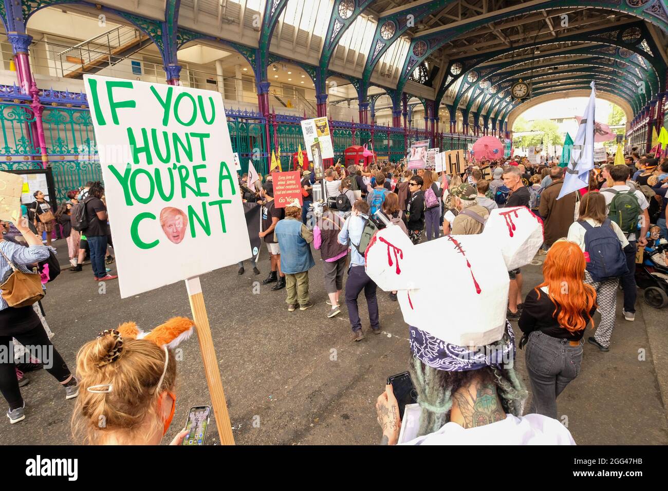 London, 27. August 2021: Rebellion des Aussterbens, protestmarsch der Tieraufstand beginnt am Smithfields Market in der City of London Stockfoto