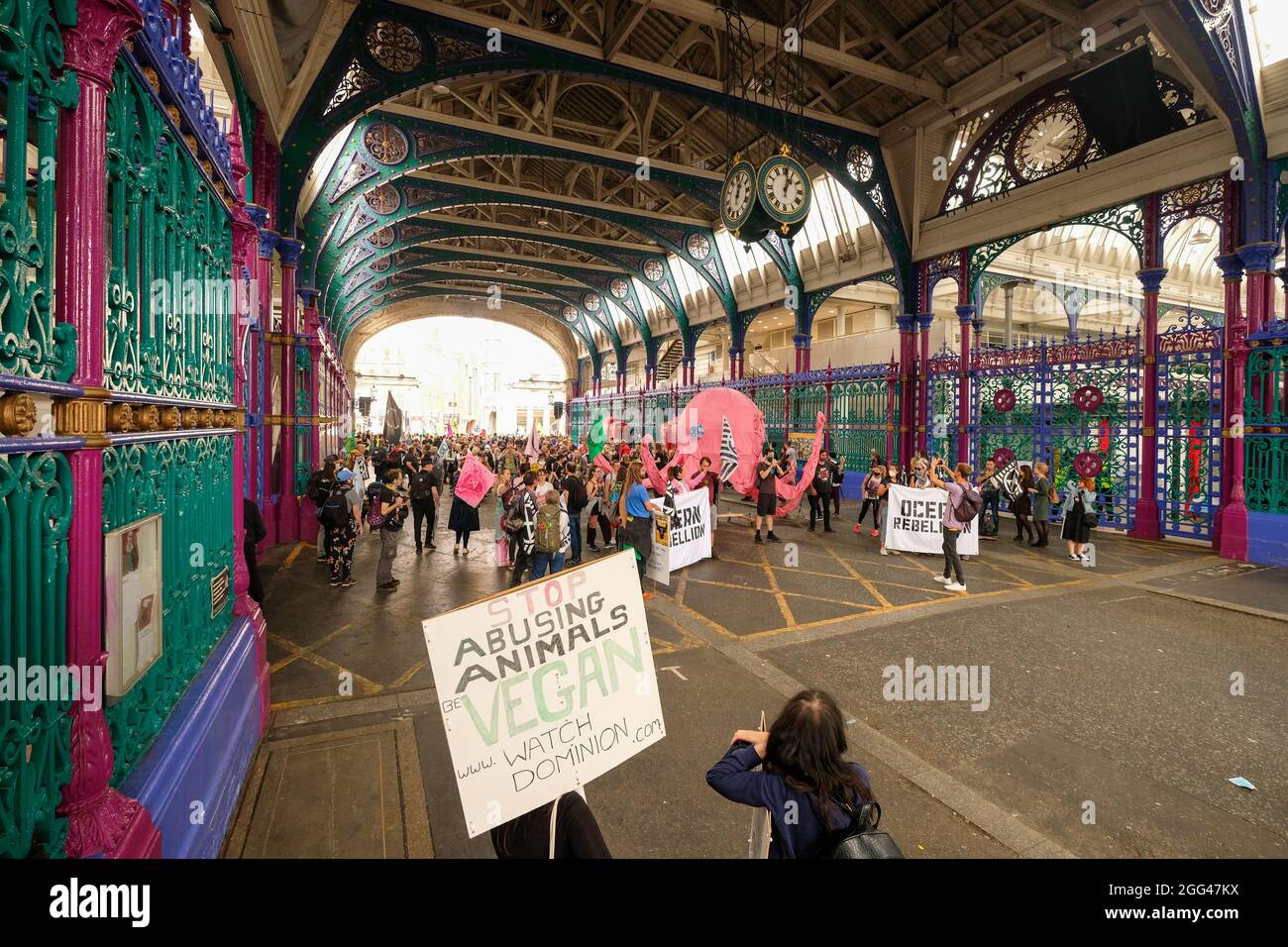 London, 27. August 2021: Rebellion des Aussterbens, protestmarsch der Tieraufstand beginnt am Smithfields Market in der City of London Stockfoto