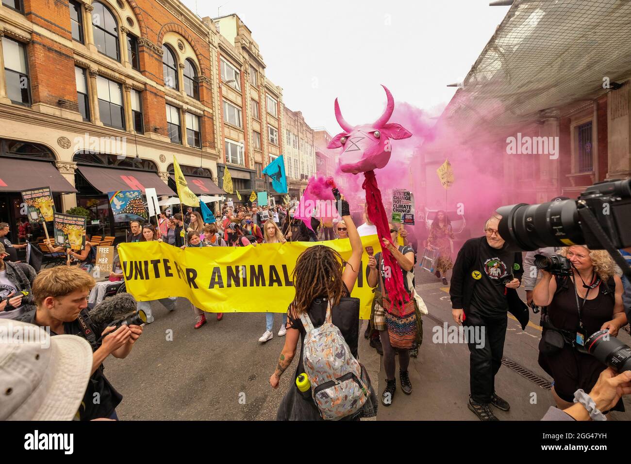 London, 27. August 2021: Rebellion des Aussterbens, protestmarsch der Tieraufstand beginnt am Smithfields Market in der City of London Stockfoto