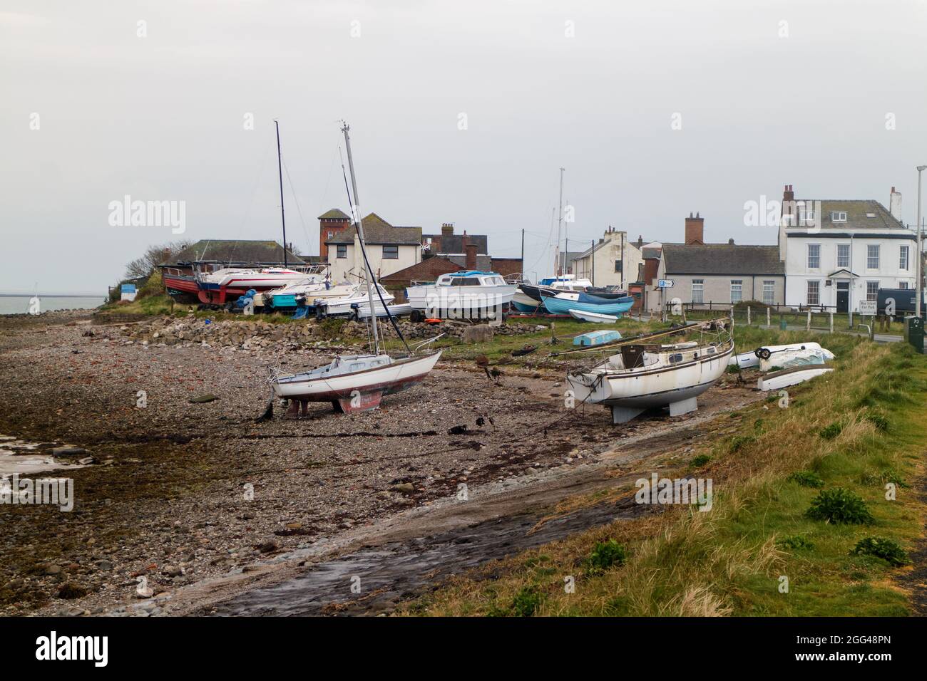 Die Insel Roa, an der Spitze der Furness Peninsula in Cumbria, wird über einen Damm mit der RNLI-Rettungsbootstation Barrow erreicht Stockfoto