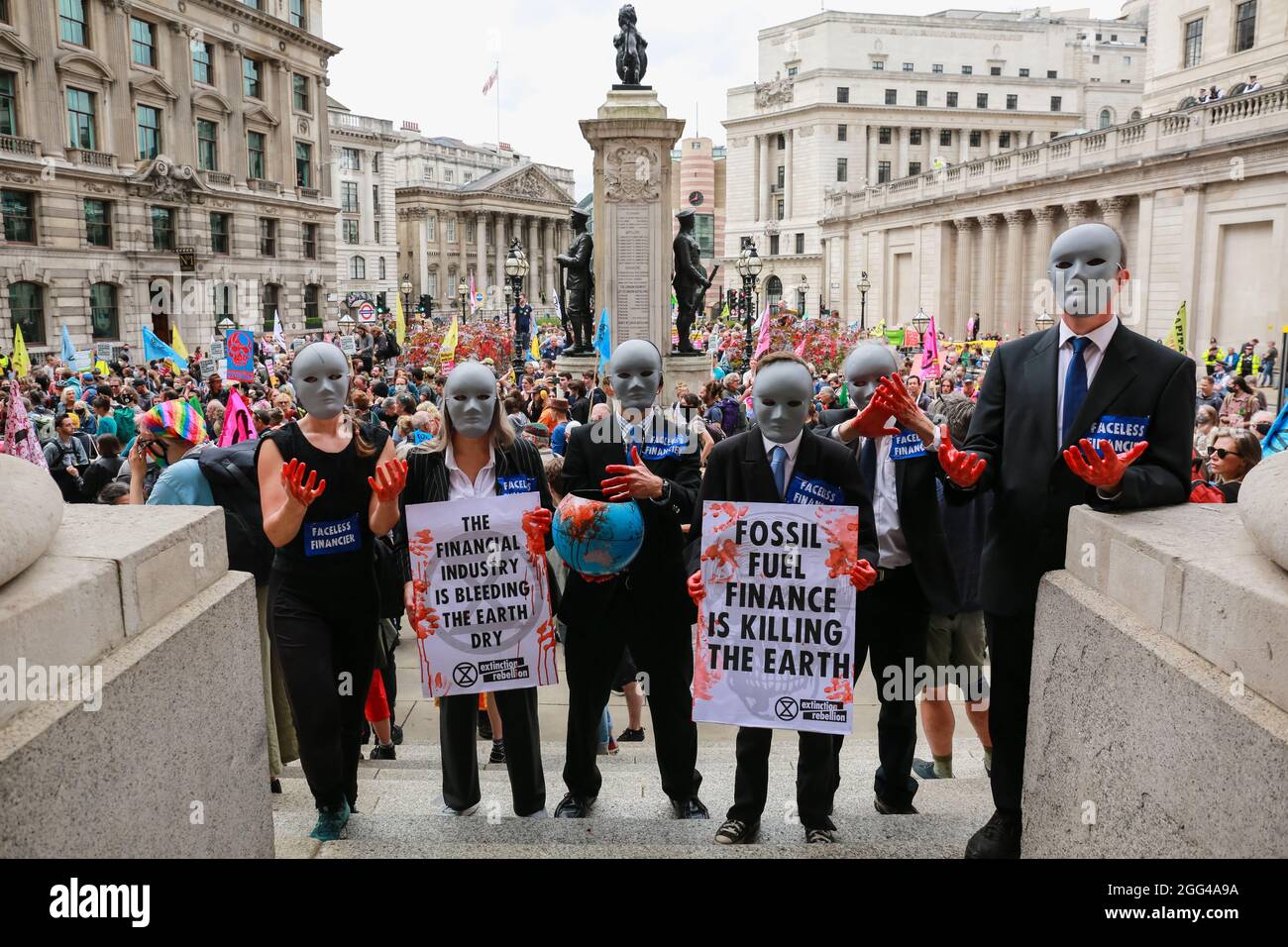 London, Großbritannien. 27. August 2021. Extinction Rebellion protestiert gegen „das Blutgeld“ auf der Bank. Quelle: Waldemar Sikora Stockfoto