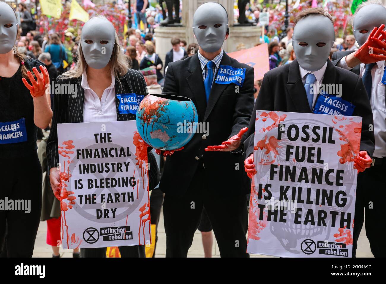 London, Großbritannien. 27. August 2021. Extinction Rebellion protestiert gegen „das Blutgeld“ auf der Bank. Quelle: Waldemar Sikora Stockfoto