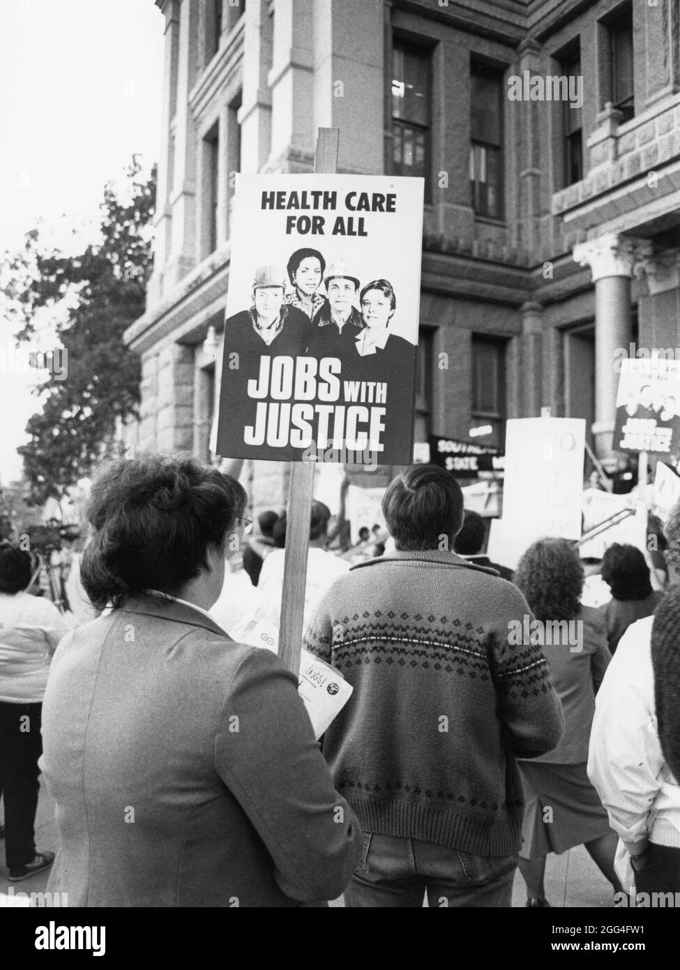 Austin Texas USA, 1993: Die texanischen Staatsarbeiter ziehen sich vor dem Texas Capitol für Lohnerhöhungen und bessere Leistungen nach einer Quetschung der Haushaltssitzung in der Gesetzgebung des Bundesstaates zusammen. ©Bob Daemmrich Stockfoto