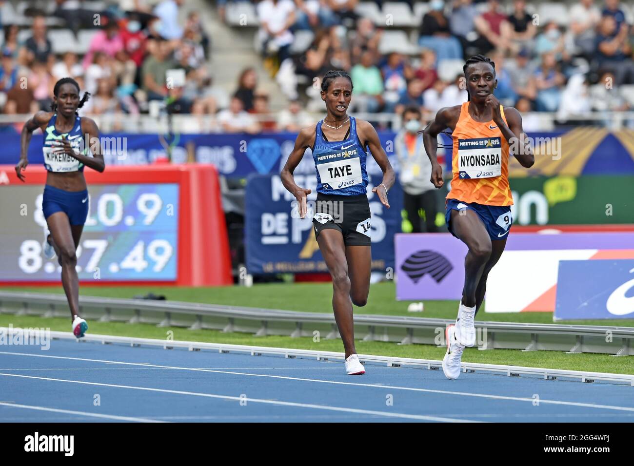 Francine Niyonsaba (BDI) und Ejgayehu Taye (ETH) belegten den ersten und zweiten Platz in den 3.000 m der Frauen in 8:19,08 und 8:19,52, während des Treffens de Paris in CH Stockfoto