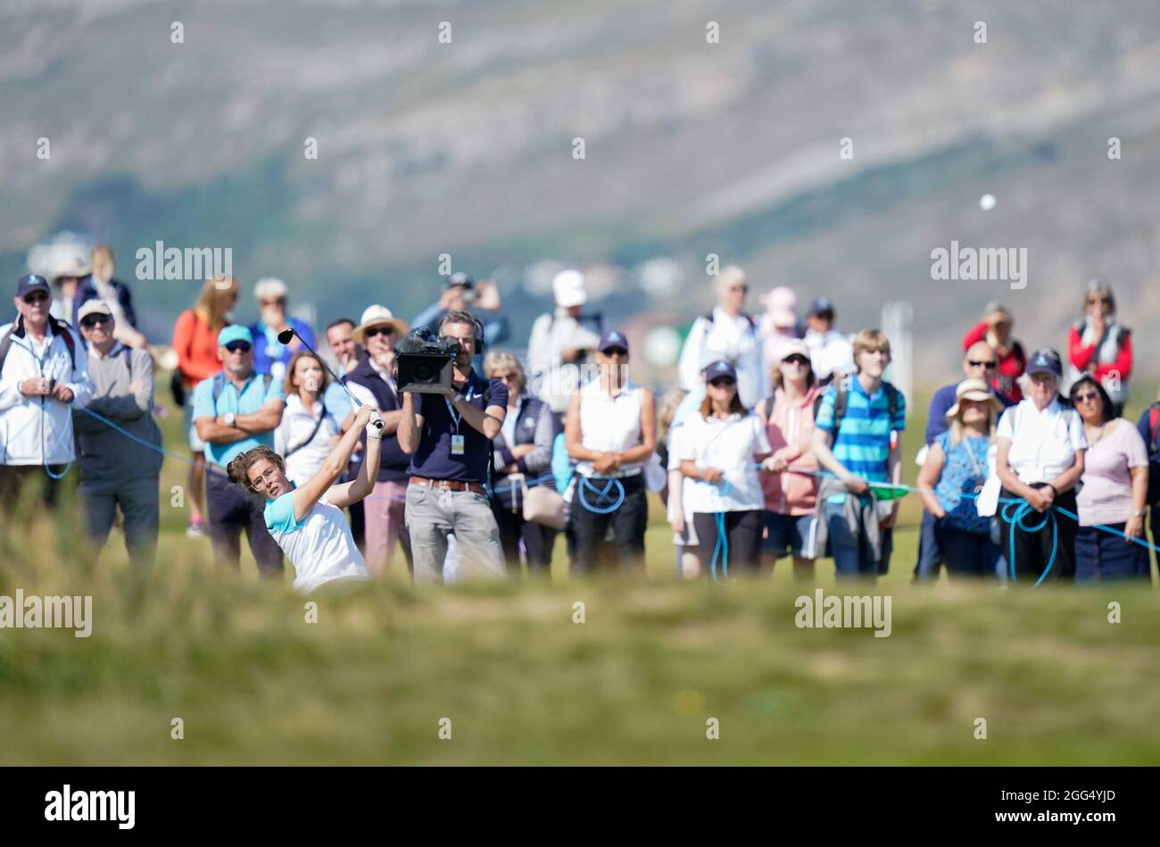 Emily Toy von Team GB&I spielt am 2021 Samstag, den 28. August 2021, beim Curtis Cup Day 3 - Singles im Conwy Golf Club, Conwy, Wales, auf das 18. Green. Stockfoto