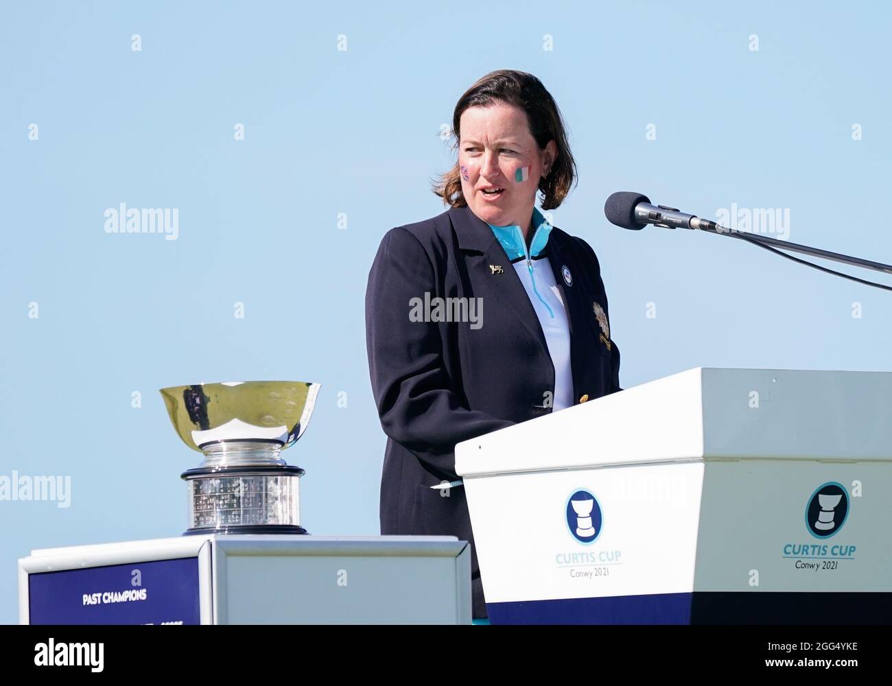 Team GB&I Captain Elaine Ratcliffe hält eine Rede bei der Abschlusszeremonie, nachdem ihr Team beim Curtis Cup Day 3 2021 mit 12.5 bis 7.5 Punkten geschlagen wurde - Stockfoto