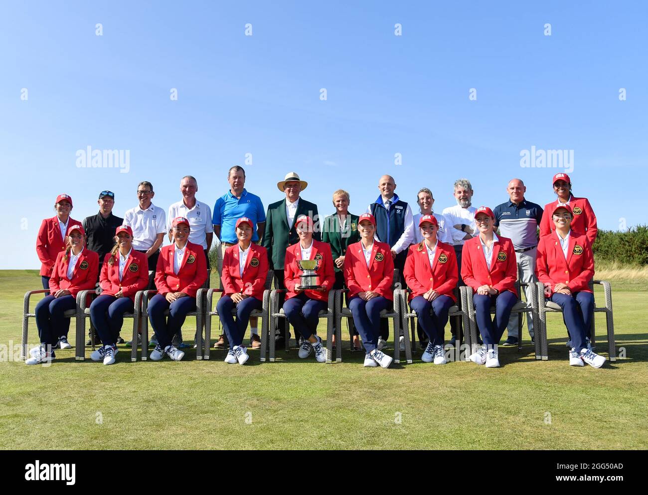 Team USA Pose für Fotos mit dem Kapitän, Lady Captain und Mitarbeitern des Conwy Golf Club nach dem Gewinn des Curtis Cup 12.5 Punkte auf 7.5 Punkte über Team Stockfoto