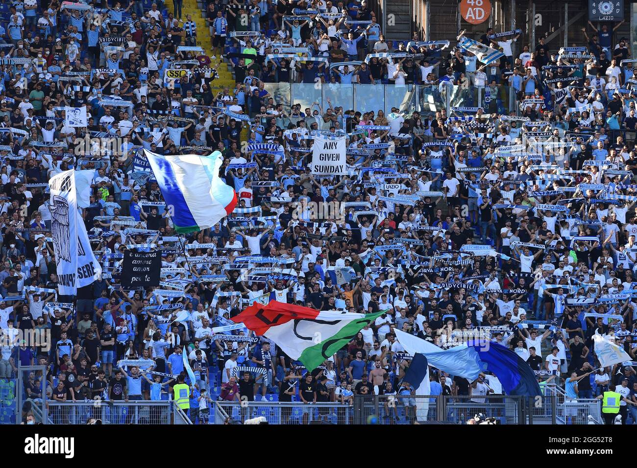 Rom, Latium. August 2021. Latium-Fans während der Serie EIN Spiel zwischen SS Lazio gegen Spezia im Olimpico-Stadion in Rom, Italien, 28. August 2021. Kredit: Unabhängige Fotoagentur/Alamy Live Nachrichten Stockfoto