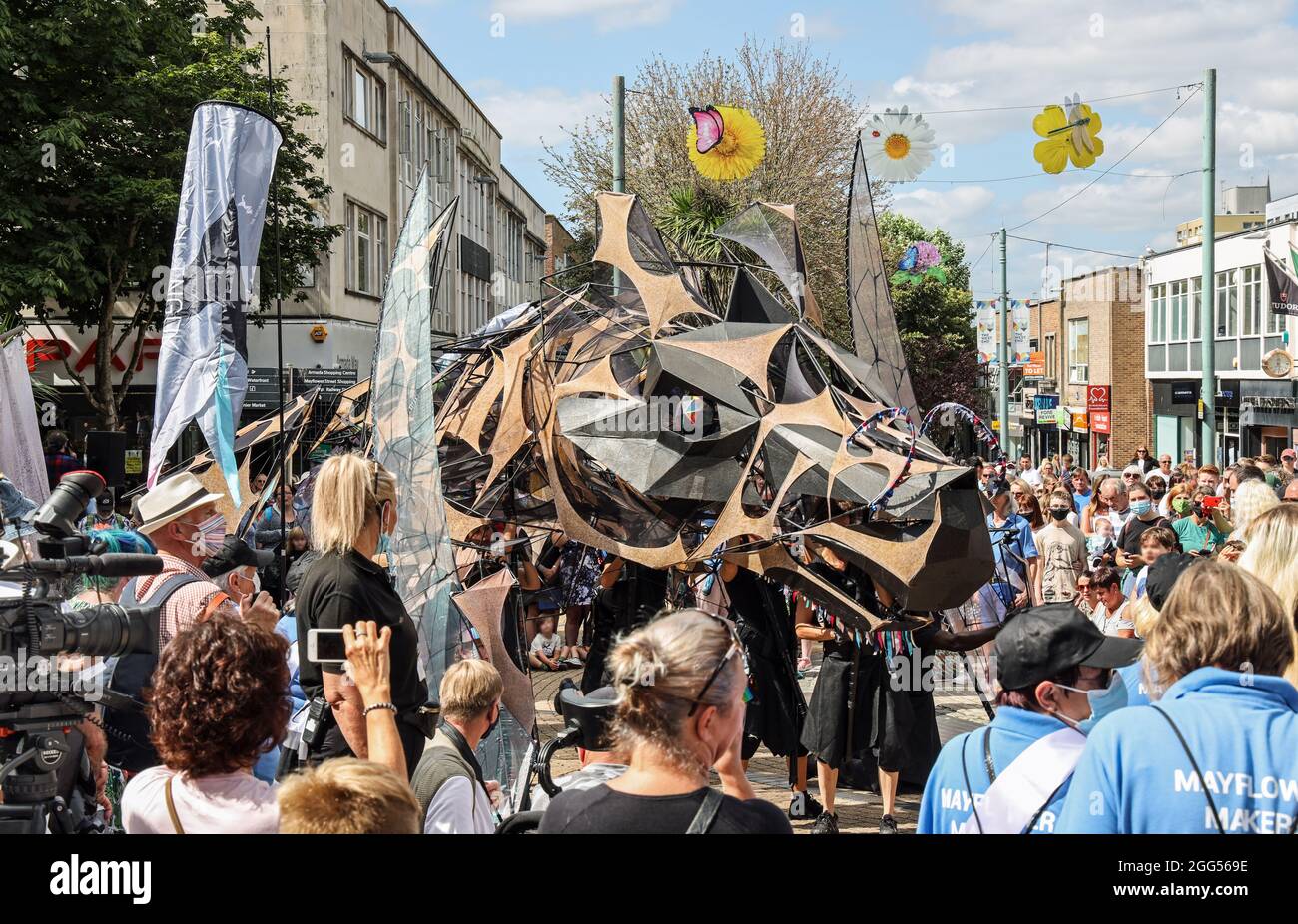 Die Hatchling am Place De Brest im Stadtzentrum von Plymouth kurz nach dem Schlupf. Ein Wiederauftritt für das Jubilee der Königin 2022 Stockfoto