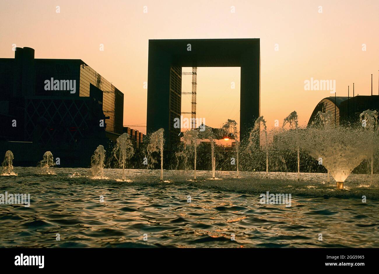 FRANKREICH. HAUTS-DE-SEINE (92) IN DER NÄHE VON LA DEFENSE. DER GROSSE BOGEN DES ARCHITEKTEN OTTO VON SPRECKELSEN Stockfoto