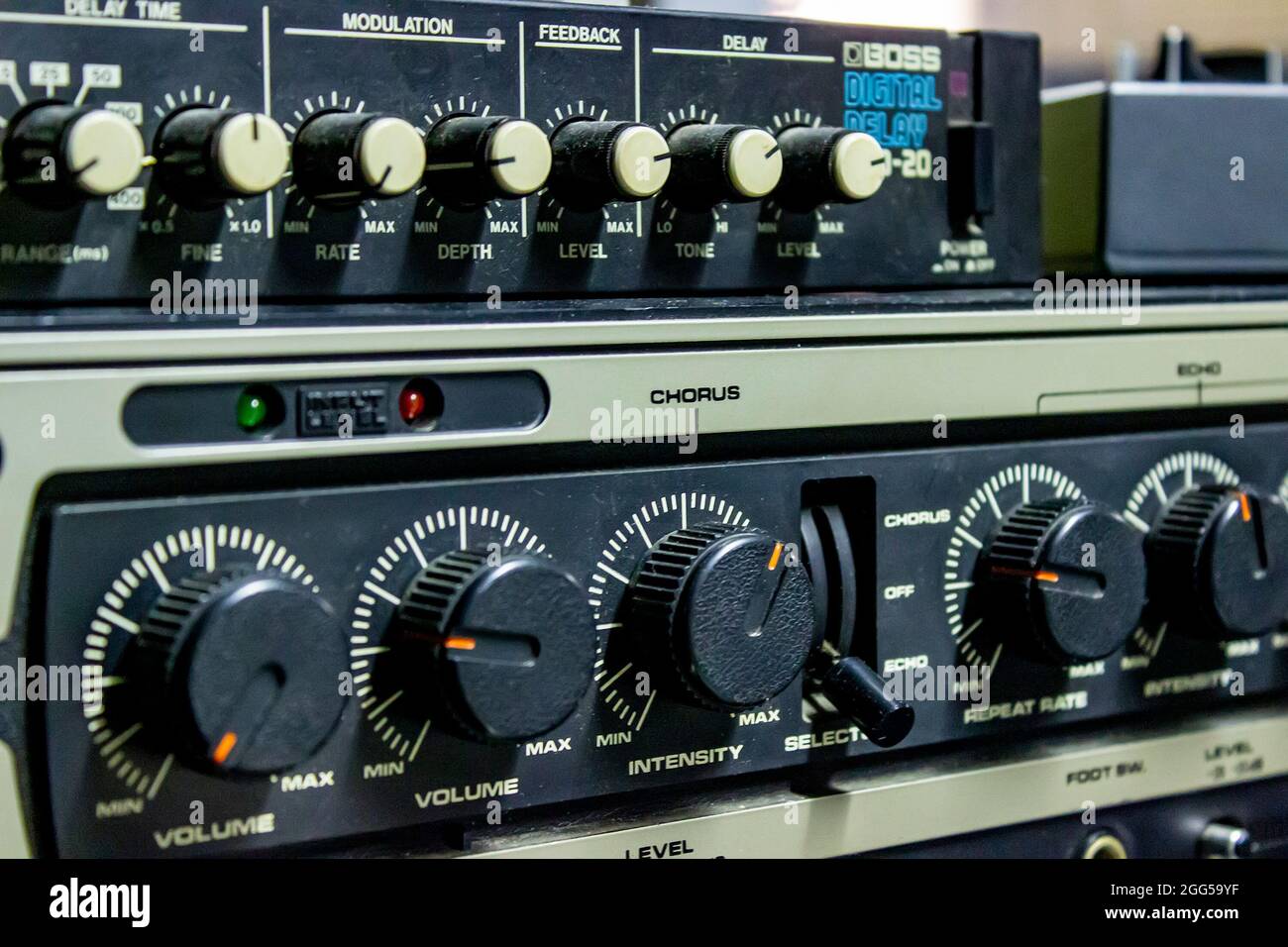 BELGRAD, SERBIEN - 17. APRIL 2017: Boss RDD-20 digital delay unit from the classic 80s micro Rack series Stockfoto