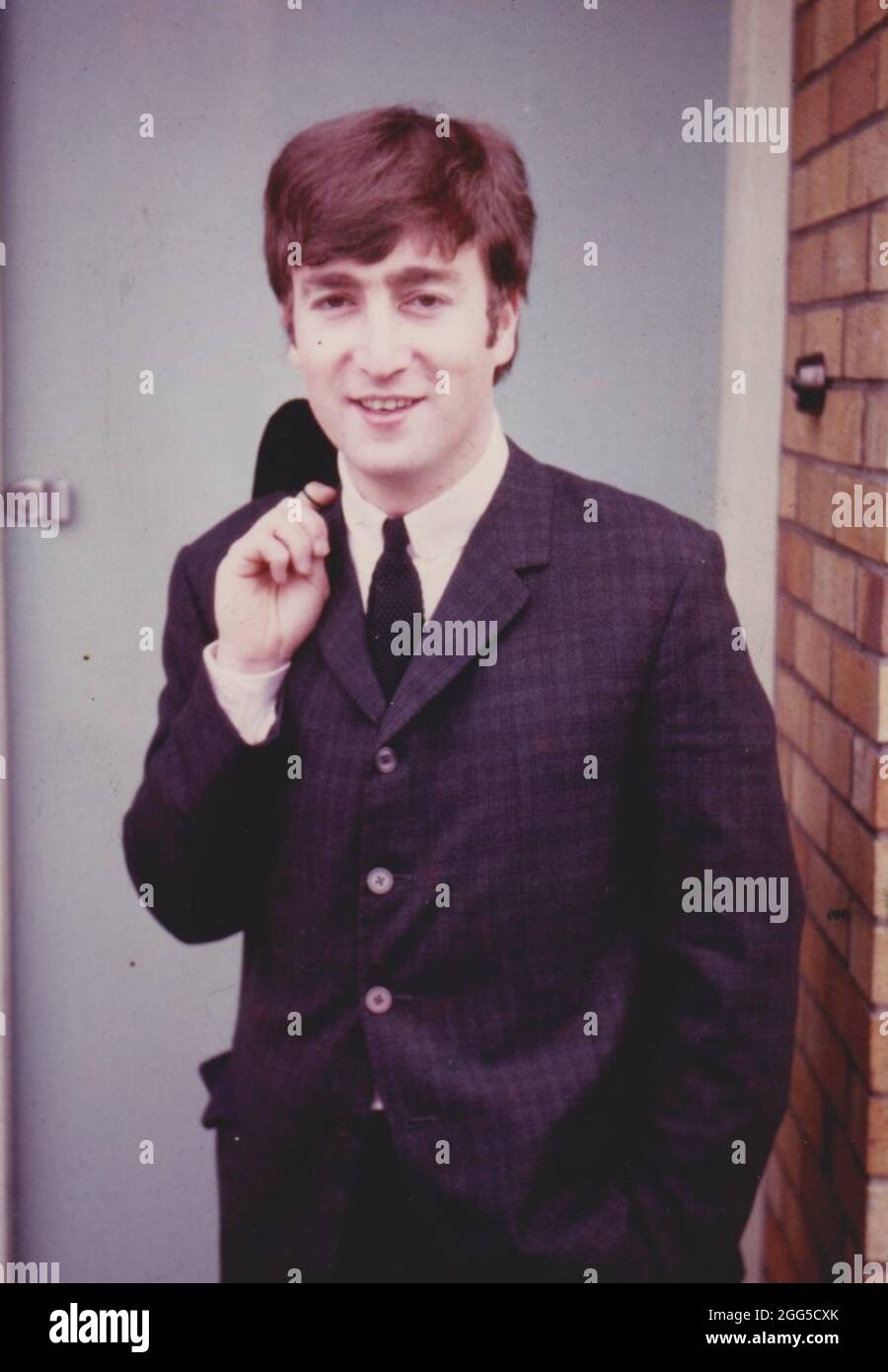 John Lennon im Haus seines Cousins in Edinburgh, Schottland, 1964 Stockfoto
