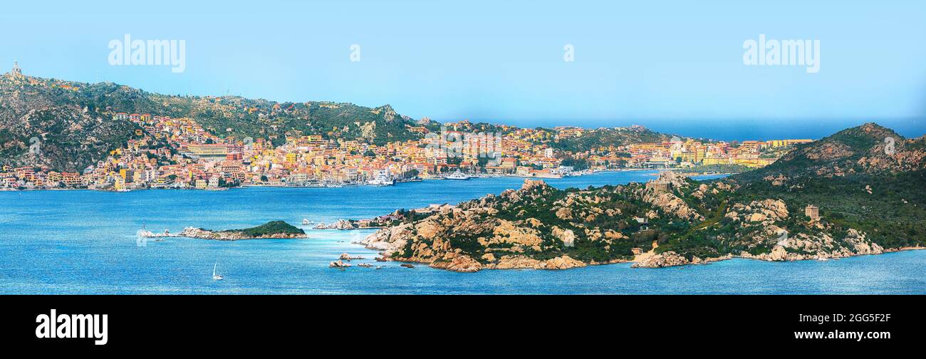 Fabelhafter Blick auf die Inseln Santo Stefano und La Maddalena von Palau aus. Lage: Palau, Provinz Olbia-Tempio, Sardinien, Italien, Europa Stockfoto