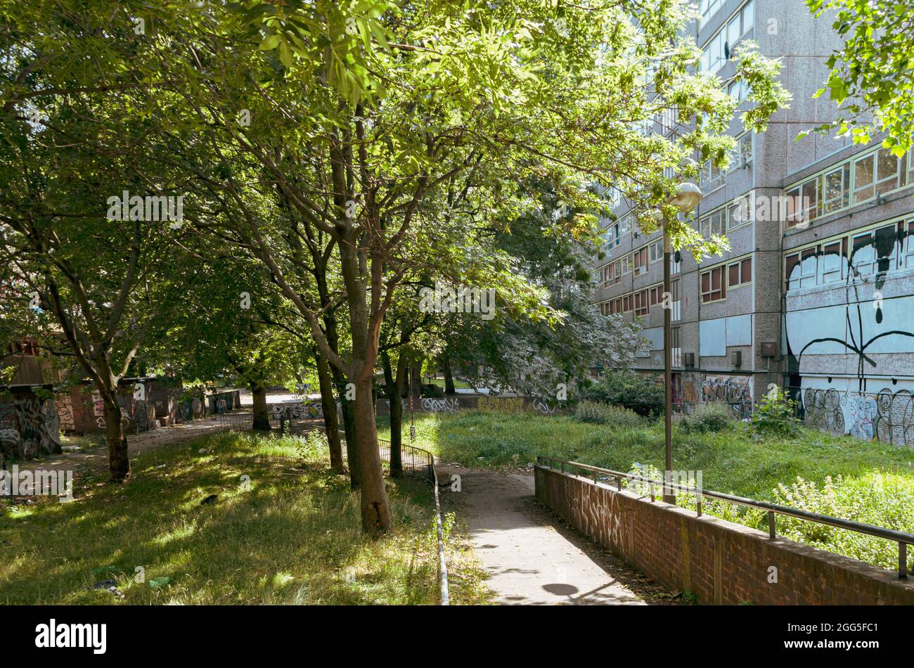 LONDON, VEREINIGTES KÖNIGREICH - 06. Jul 2013: Das Heygate Estate, EIN großes Wohngebiet in Walworth, Southwark, South London Stockfoto