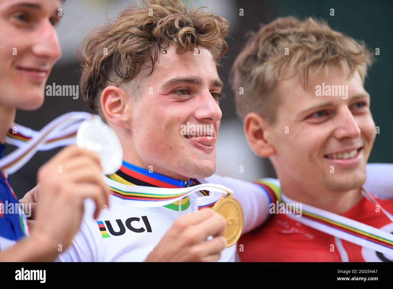 UCI 2021 Mountainbike Cross Country Weltmeisterschaft in Commezzadura am 28. August 2021. Männer unter 23 Jahren, Martin VIDAURRE KOSSMANN (CHI) gewinnt (c) , zweiter Juri Zanotti (ITA) und dritter (rechts) Joel Roth (SUI) (Foto: Pierre Teyssot/ESPA-Images) Stockfoto