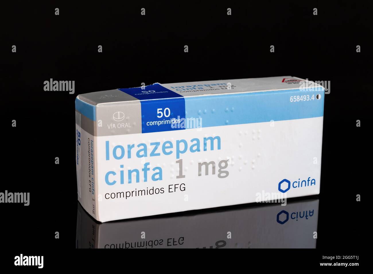 Huelva, Spanien - 28. August 2021: Spanische Box mit generischem Lorazepam aus dem Labor von Cinfa. Es wird verwendet, um Angststörungen, Schlafstörungen, Acti zu behandeln Stockfoto