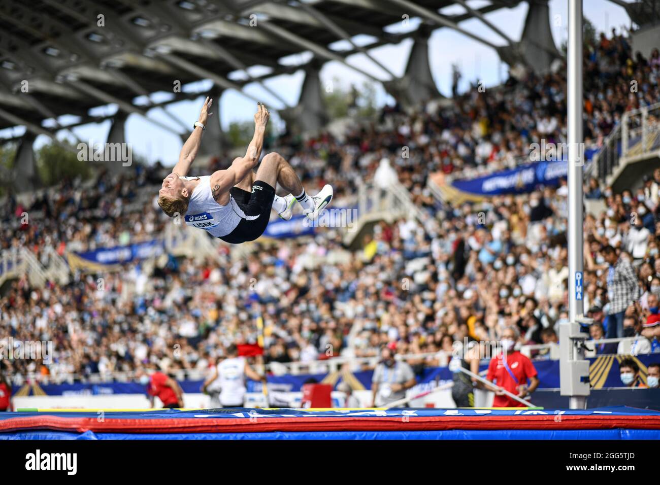 Piotr Lisek (Men's Pole Vault) aus Polen tritt an und macht einen Backflip, als er den Wettbewerb während der IAAF Wanda Diamond League, Meeting de Paris Athletics Veranstaltung am 28. August 2021 im Charlety Stadion in Paris, Frankreich, verlässt - Foto Victor Joly / DPPI Stockfoto