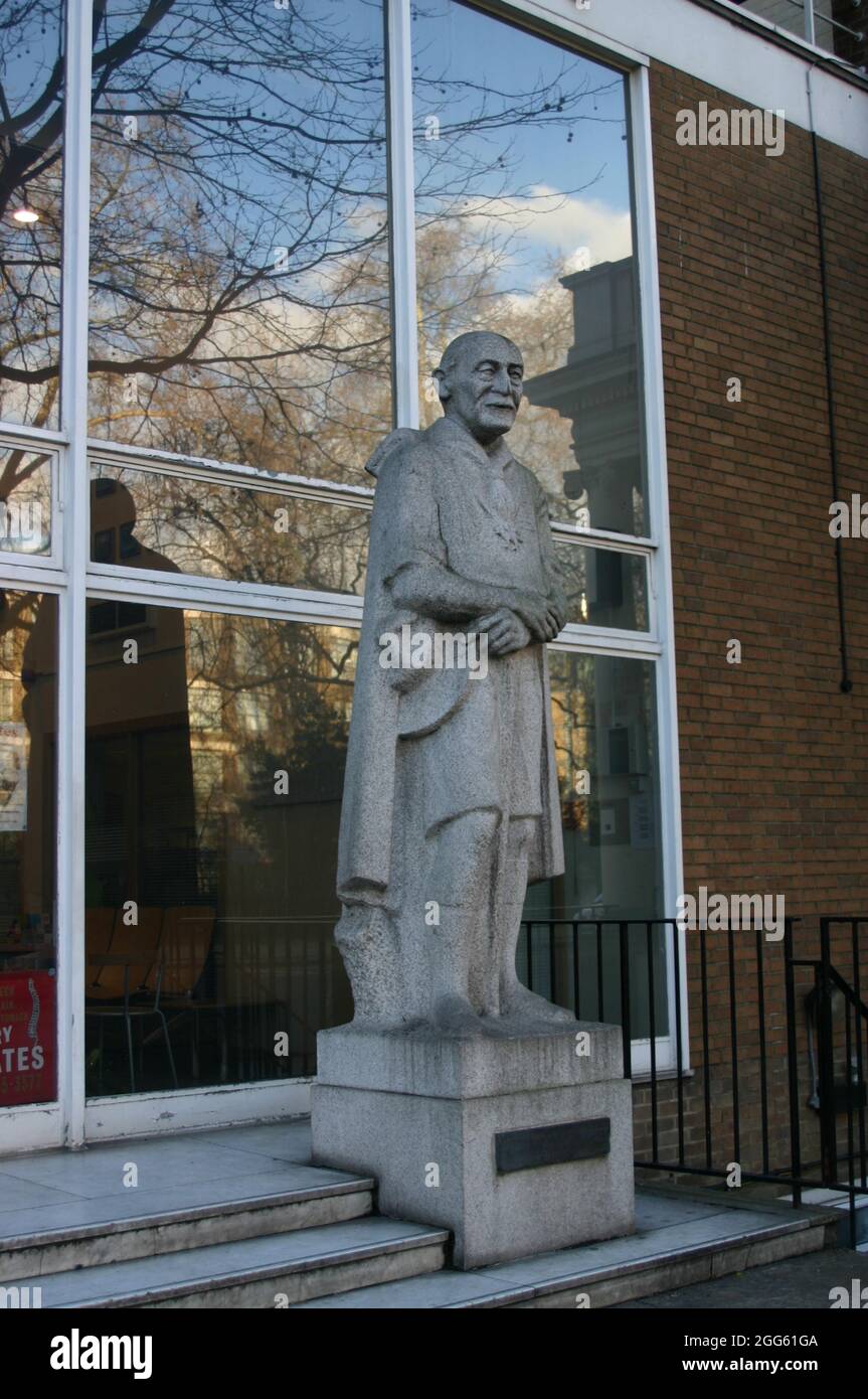 Statue von Baden-Powell vor dem Baden-Powell House in London, Großbritannien. Stockfoto