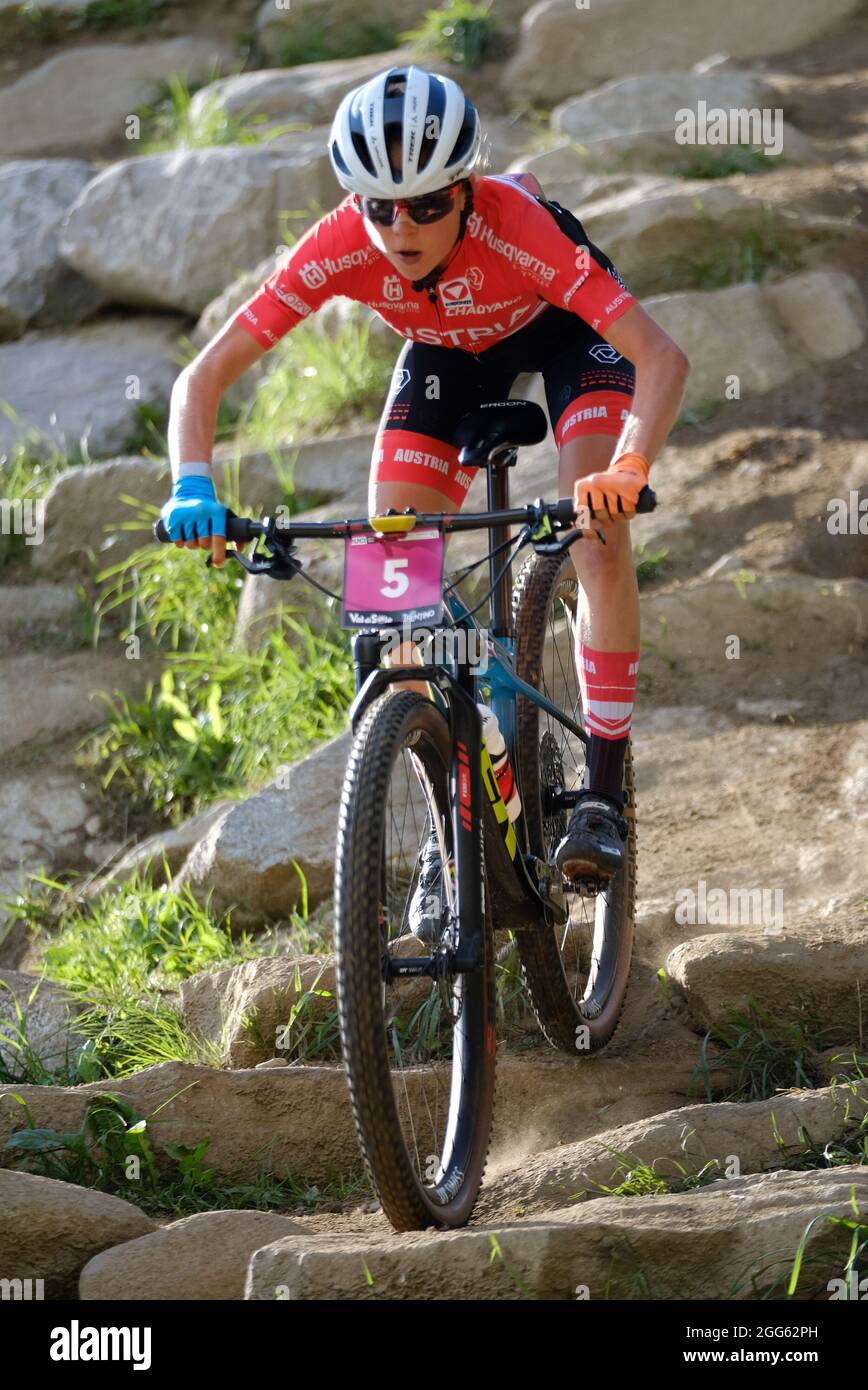 5) - Mona Mitterwallner (Österreich) während der UCI MTB Weltmeisterschaft  - Cross Country - Damen U23 Rennen, MTB - Mountainbike in Commezzadura,  Italien, August 28 2021 Stockfotografie - Alamy