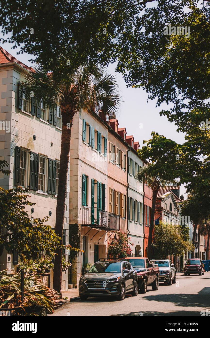 Häuser auf der Queen Street in Charleston, South Carolina. Stockfoto