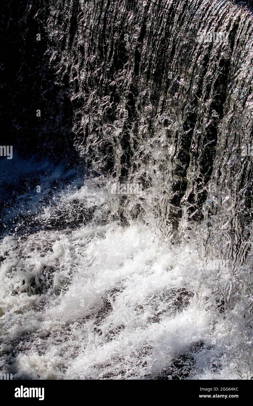 Wasserfall in Magdale, Honley, Holmfirth, Großbritannien Stockfoto