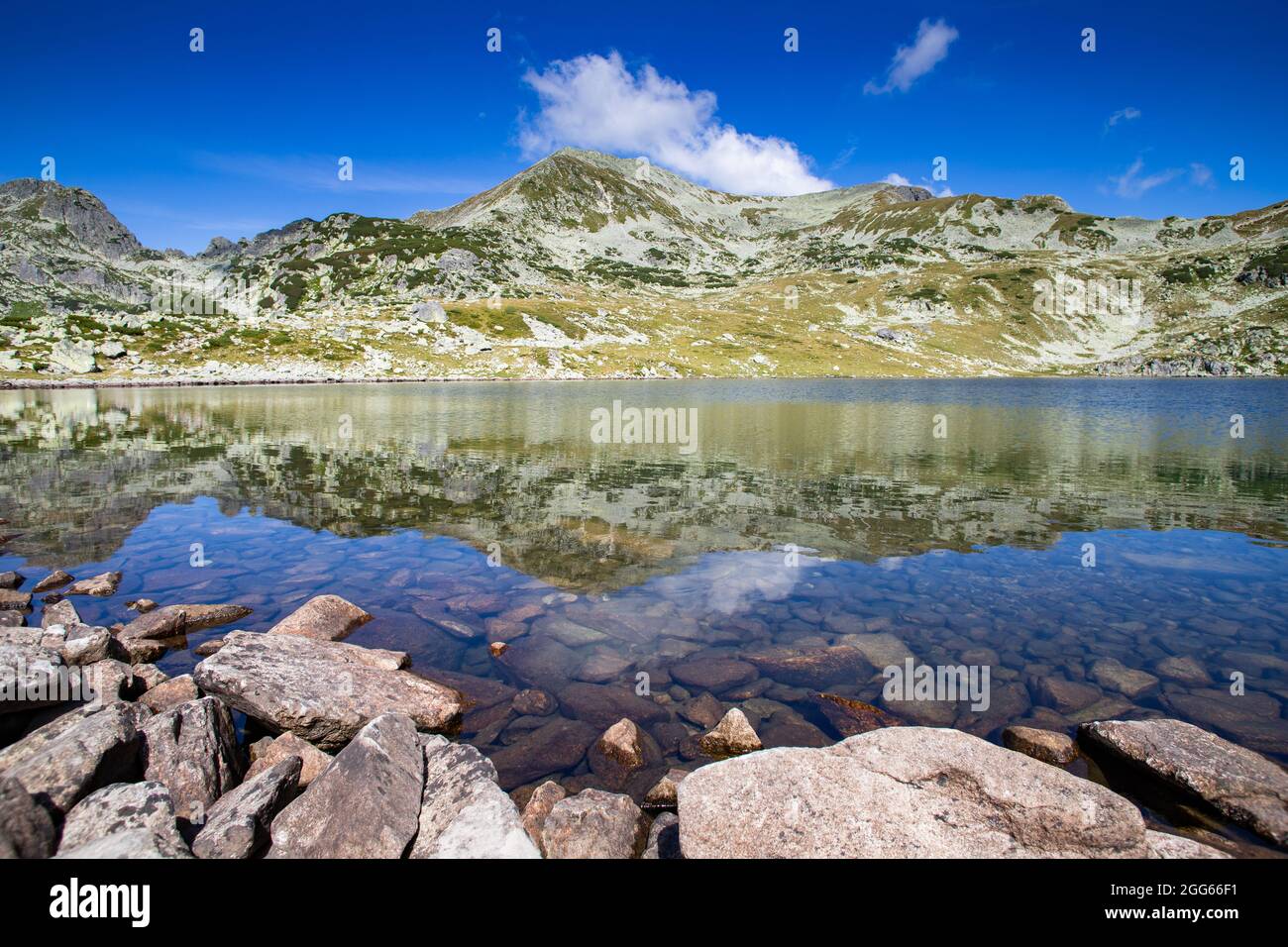 Atemberaubende Berglandschaft im Retezat Nationalpark Stockfoto