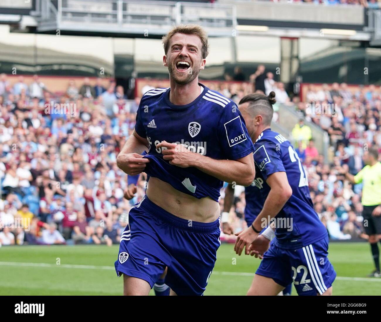 Burnley, England, 29. August 2021. Patrick Bamford von Leeds United feiert das Tor zum Ausgleich während des Premier League-Spiels in Turf Moor, Burnley. Bildnachweis sollte lauten: Andrew Yates / Sportimage Stockfoto