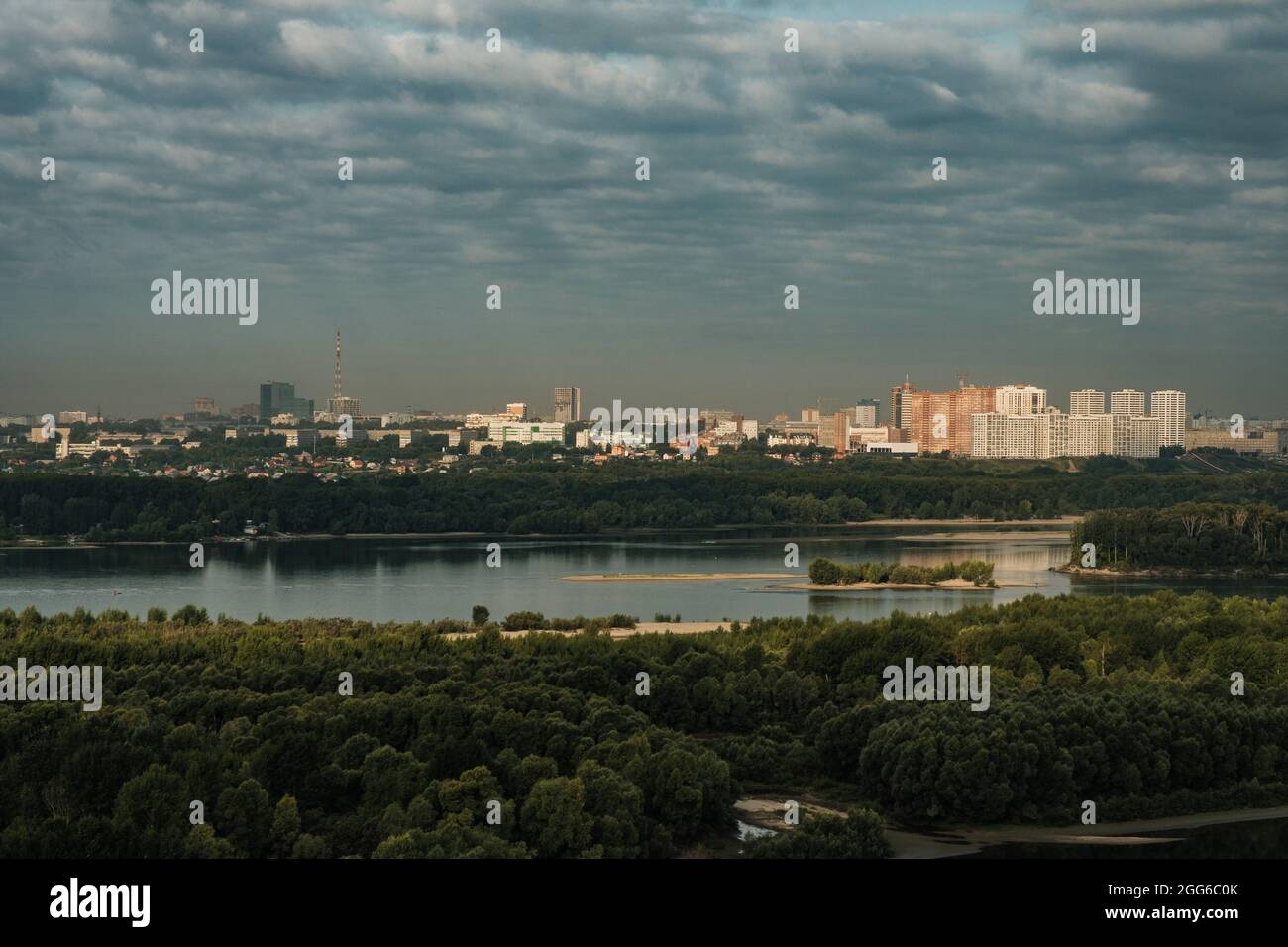 Morgenansicht von Nowosibirsk von oben. Stockfoto