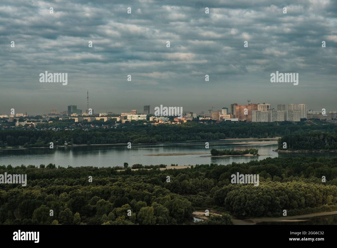 Morgenansicht von Nowosibirsk von oben. Stockfoto