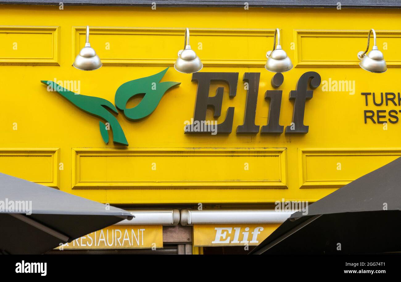 Schild über dem Eingang zum Elif, einem beliebten türkischen Restaurant in der Bold Street in Liverpool Stockfoto