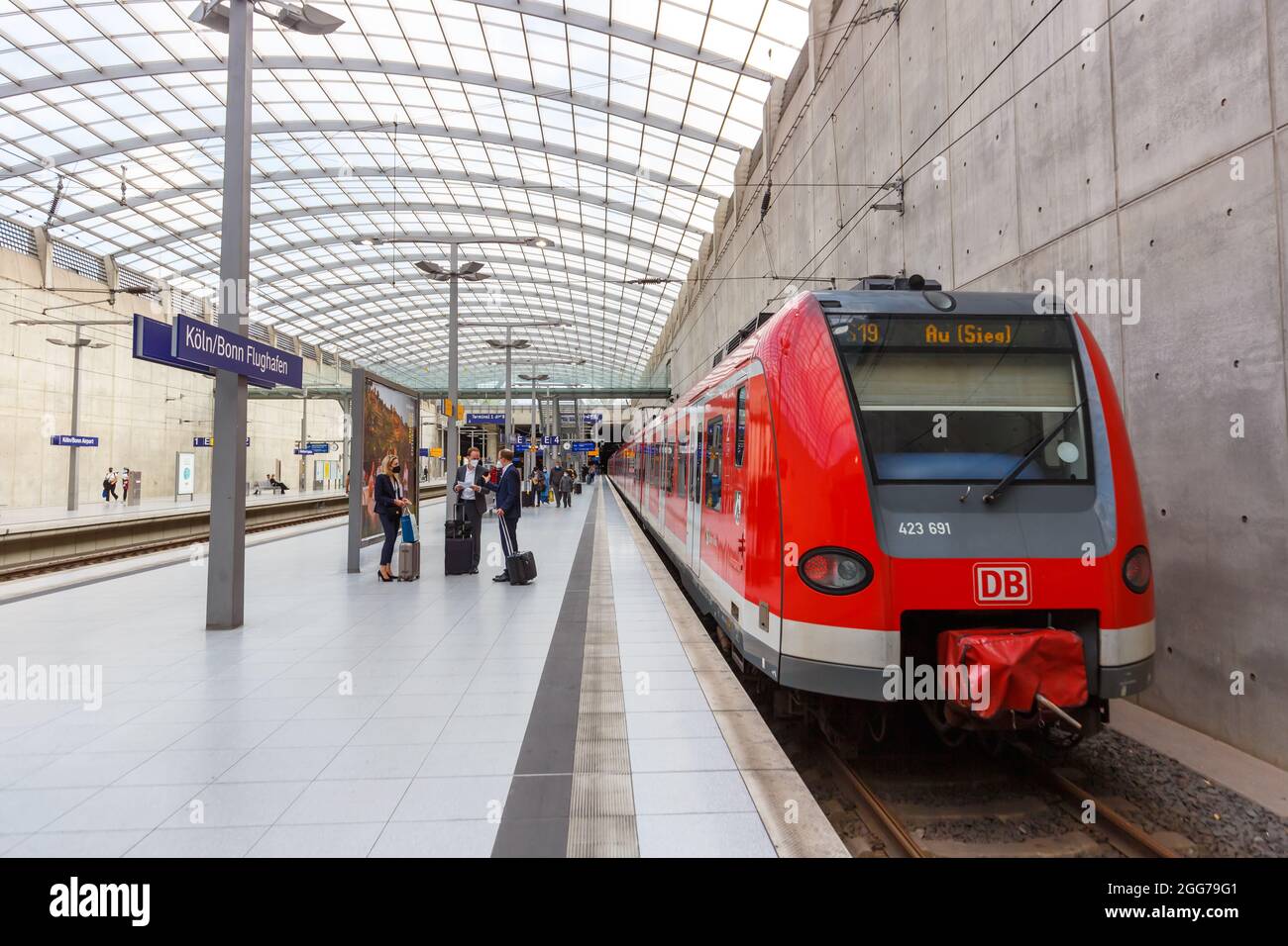 Köln, Deutschland - 3. August 2021: S-Bahn S-Bahn-Regionalbahn am