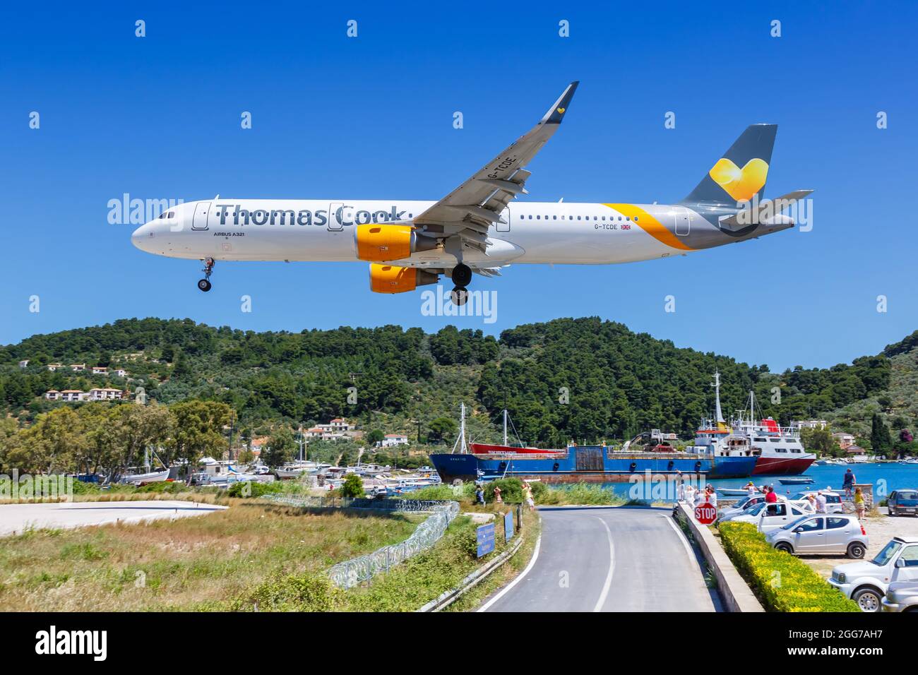 Skiathos, Griechenland - 3. Juni 2016: Thomas Cook Airlines Airbus A321 am Flughafen Skiathos (JSI) in Griechenland. Stockfoto