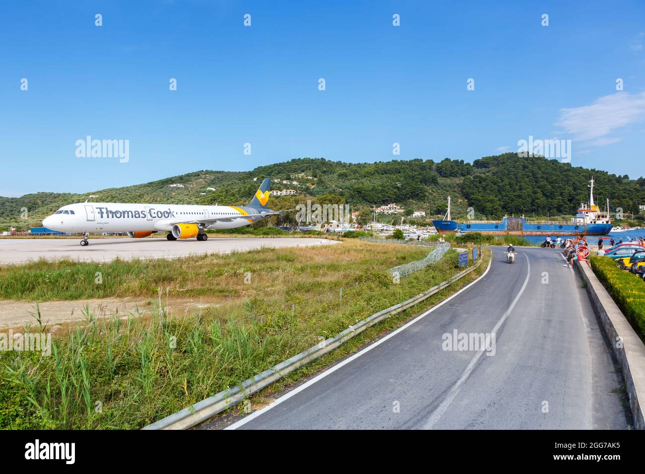 Skiathos, Griechenland - 5. Juni 2016: Thomas Cook Airlines Airbus A321 am Flughafen Skiathos (JSI) in Griechenland. Stockfoto