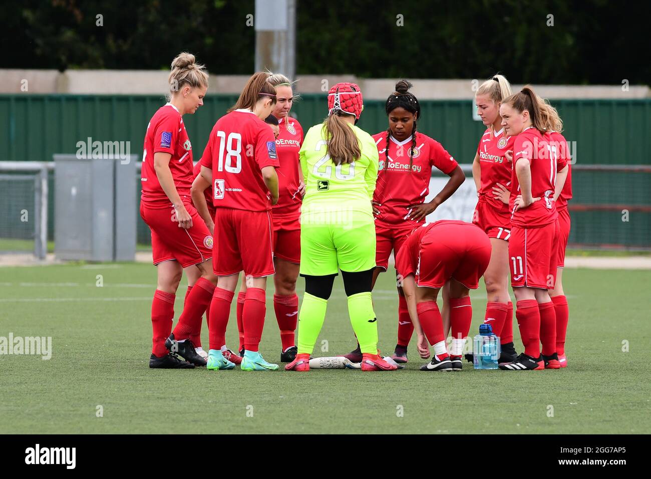 Harlow-Team huddle während der Eastern Region National League zwischen Harlow Town und Cambridge United in der Harlow Arena-Harlow-England Stockfoto