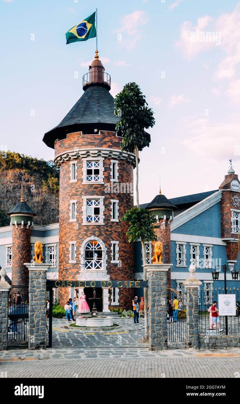 O Castelo do Cafe oder Coffee Castle ist aus der Familie Charbel in Manhuacu, Minas Gerais, Brasilien, hervorgegangen Stockfoto