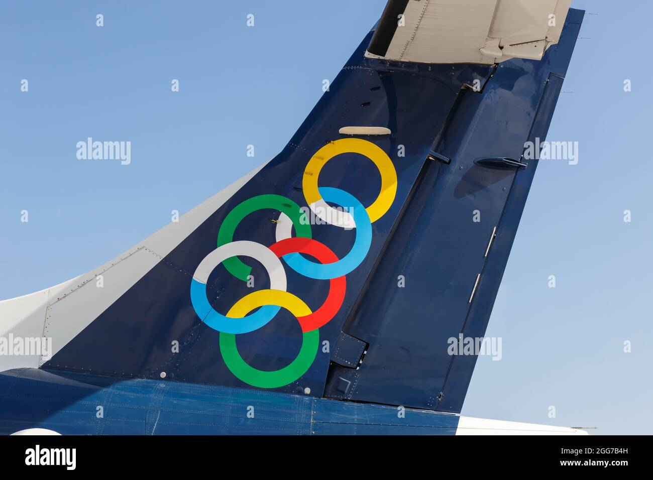 Athen, Griechenland - 21. September 2020: Olympic Air ATR 42-600 Flugzeugheck am Flughafen Athen (ATH) in Griechenland. Stockfoto