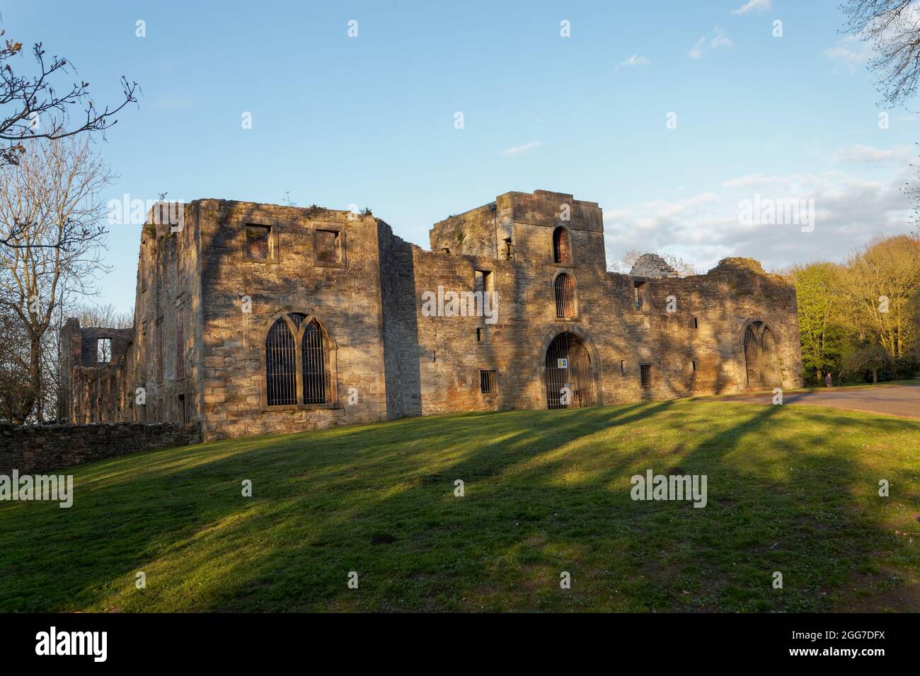 Die Ruinen der Workington Hall aus dem 14. Jahrhundert in Workington Hall Parklands in Workington, Cumbria Stockfoto