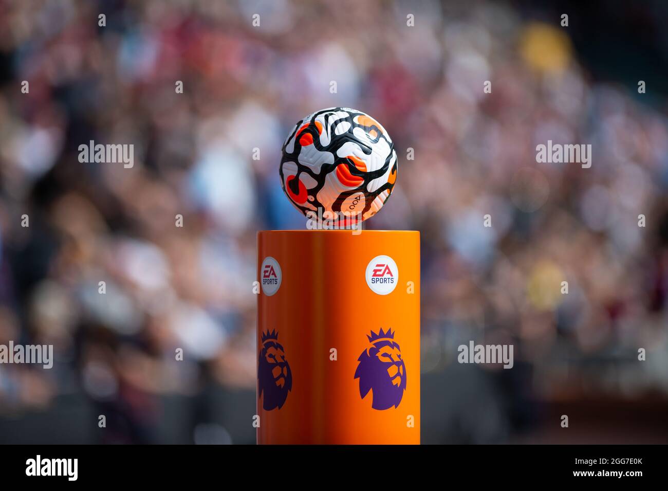 BURNLEY, GROSSBRITANNIEN. 29. AUGUST der Matchball vor dem Premier League-Spiel zwischen Burnley und Leeds United in Turf Moor, Burnley am Sonntag, 29. August 2021. (Kredit: Pat Scaasi | MI Nachrichten) Kredit: MI Nachrichten & Sport /Alamy Live Nachrichten Stockfoto
