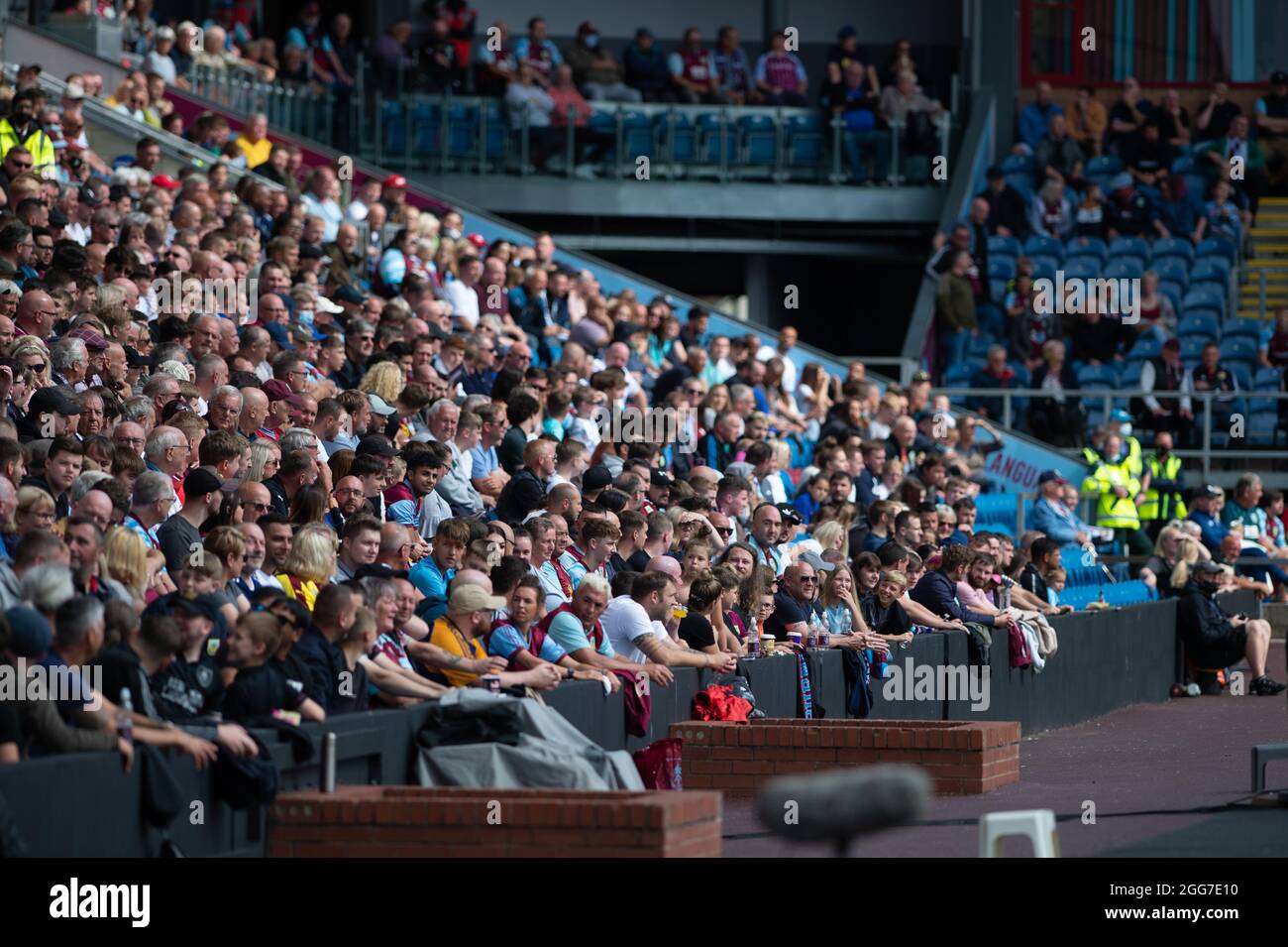BURNLEY, GROSSBRITANNIEN. 29. AUGUST die Menge beim Premier League-Spiel zwischen Burnley und Leeds United in Turf Moor, Burnley am Sonntag, 29. August 2021. (Kredit: Pat Scaasi | MI Nachrichten) Kredit: MI Nachrichten & Sport /Alamy Live Nachrichten Stockfoto