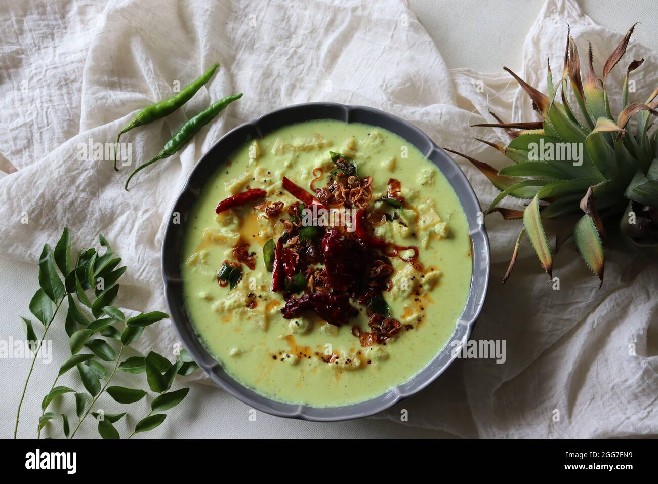 Saurer joghurt curry -Fotos und -Bildmaterial in hoher Auflösung – Alamy