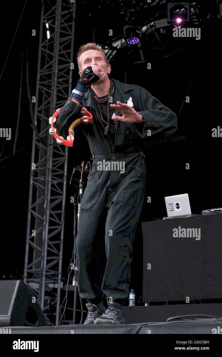 Portsmouth, Großbritannien. August 2021. Sänger Rob Birch von der Stereo MCS Hip-Hop-Gruppe tritt beim Victorious Festival live auf der Bühne auf. (Foto von Dawn Fletcher-Park/SOPA Images/Sipa USA) Quelle: SIPA USA/Alamy Live News Stockfoto