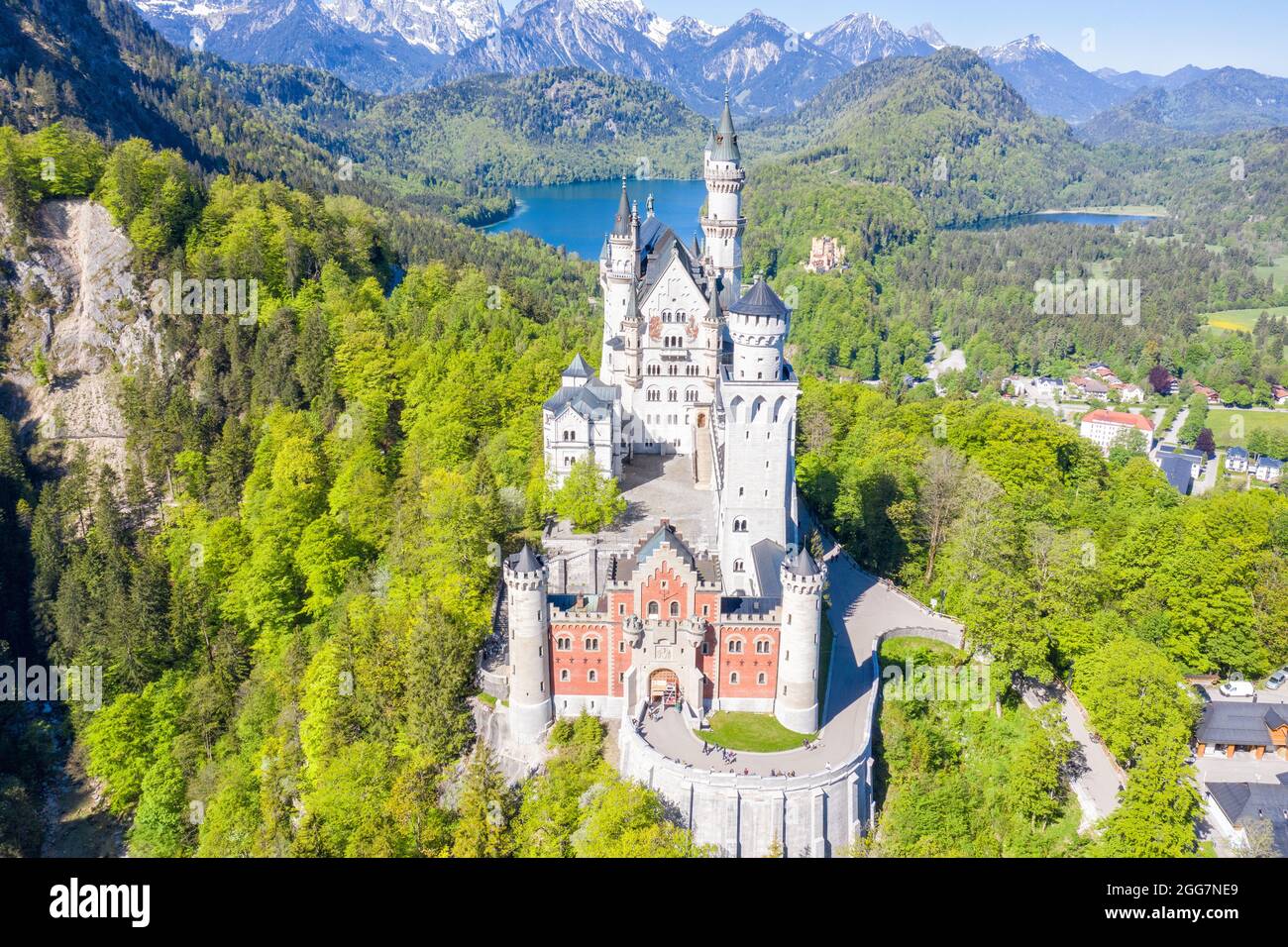 Schloss Neuschwanstein Schloss Luftbild Architektur Alpenlandschaft Bayern Deutschland Reisen von oben Stockfoto