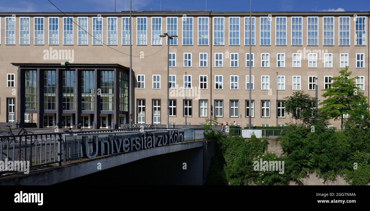 Köln, Deutschland - 11. Juni 2021: hauptgebäude der universität zu köln Stockfoto