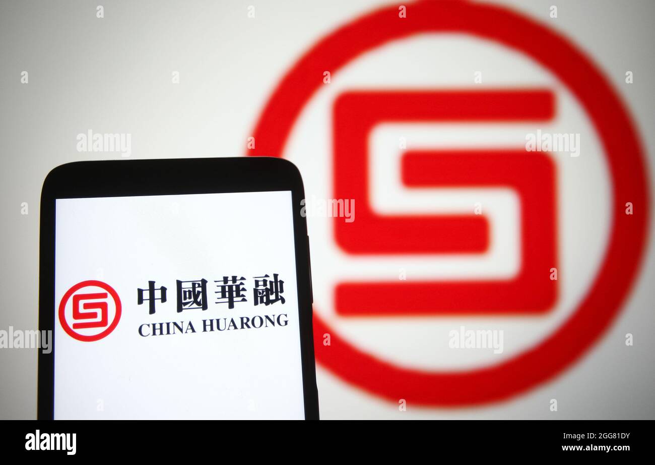 Ukraine. August 2021. In dieser Abbildung ist das Logo der China Huarong Asset Management Co. Auf einem Smartphone-Bildschirm zu sehen. Kredit: SOPA Images Limited/Alamy Live Nachrichten Stockfoto