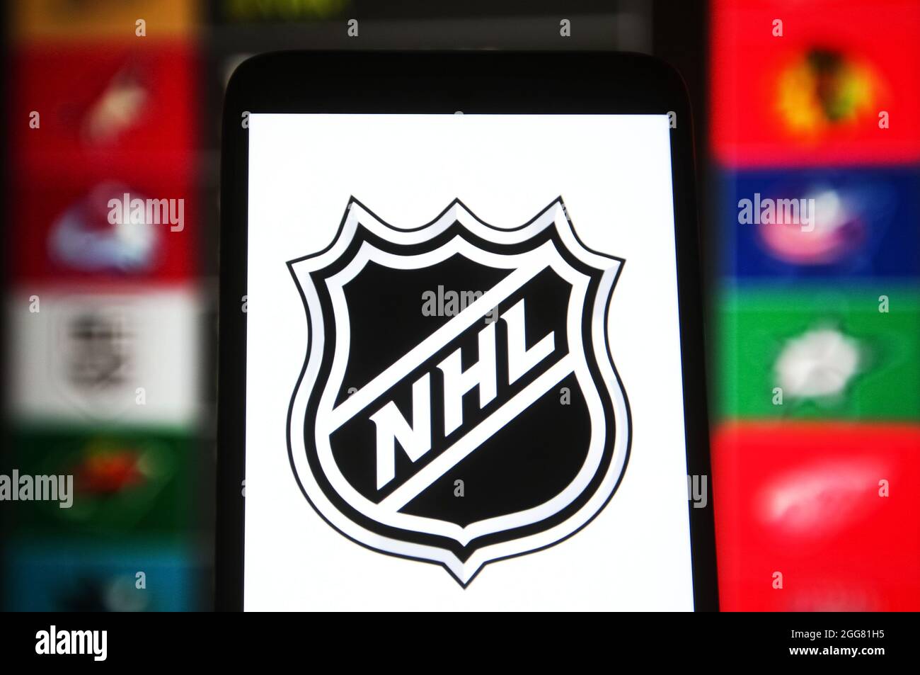 In dieser Abbildung ist das Logo der National Hockey League (NHL) auf einem Smartphone-Bildschirm zu sehen. Stockfoto