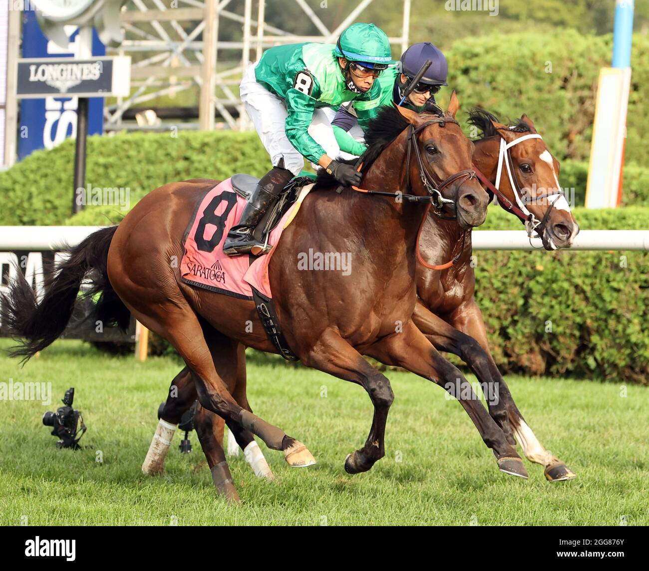 Saratoga Springs, Usa. August 2021. Sivting Sands, geritten von Manuel Franco, Edges Dreamer's Disease, David Cohen Up, während des Feature-Rennens auf der Saratoga Race Course, The Better Talk Now auf der Saratoga Race Course in Saratoga Springs, New York am Sonntag, den 29. August 2021. Foto von Mark Abraham/UPI Credit: UPI/Alamy Live News Stockfoto