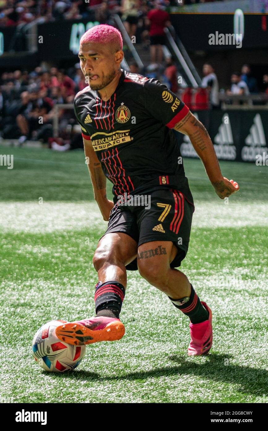 Atlanta, USA. August 2021. Der Atlanta United-Stürmer Josef Martinez (7) dribbelt den Ball während eines MLS-Fußballspiels zwischen dem SC Nashville und Atlanta United am Samstag, den 28. August 2021 in Atlanta, GA, im Mercedes-Benz Stadium. Jacob Kupferman/CSM Credit: CAL Sport Media/Alamy Live News Stockfoto