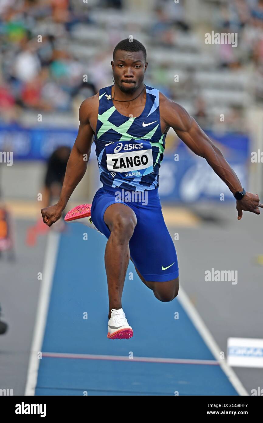 Hugues Fabrice Zango (BUR) gewinnt den Dreifachsprung mit 55-8 1/4 (97 m) während des Treffens de Paris im Charlety Stadium am Samstag, 28. August 2021, in Paris Stockfoto